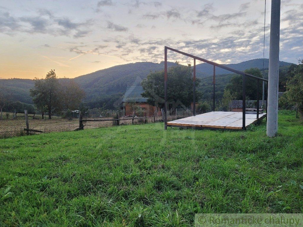 Novostavba chaty v krásnom prírodnom prostredí na konci obce Slavnica časť Tlstá Hora