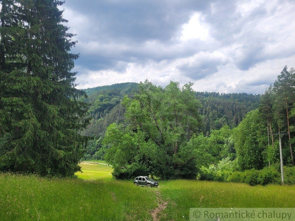 Rekreačný pozemok pri lese s krásnym výhľadom nad obcou Záriečie