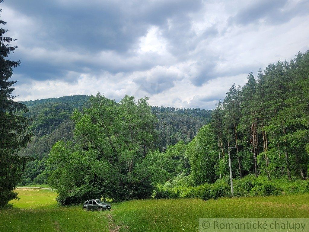 Rekreačný pozemok pri lese s krásnym výhľadom nad obcou Záriečie
