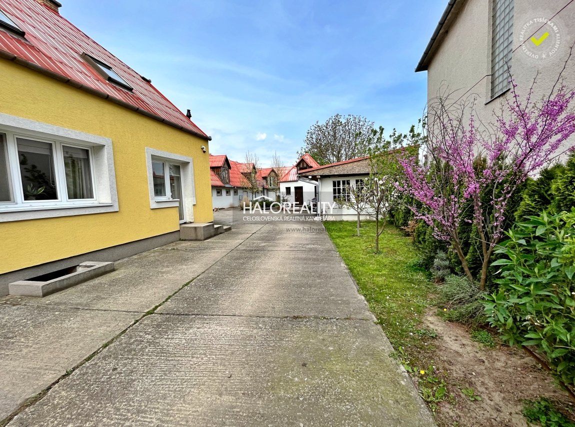 HALO reality - Predaj, rodinný dom Jur nad Hronom, s priľahlými budovami, krásnou záhradou, vhodný aj na podnikanie - IBA U NÁS