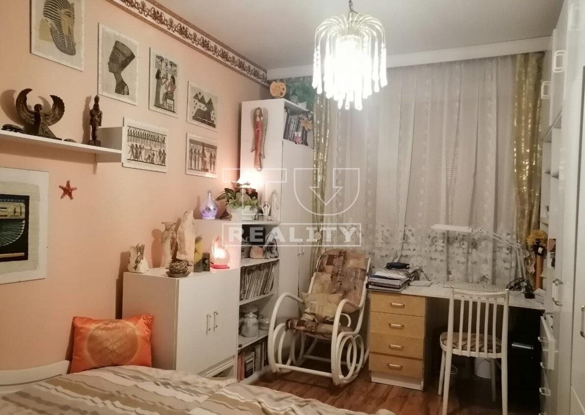 TUreality ponúka pekný a priestranný 3i byt v DNV, ul.M.Marečka, 72m2.