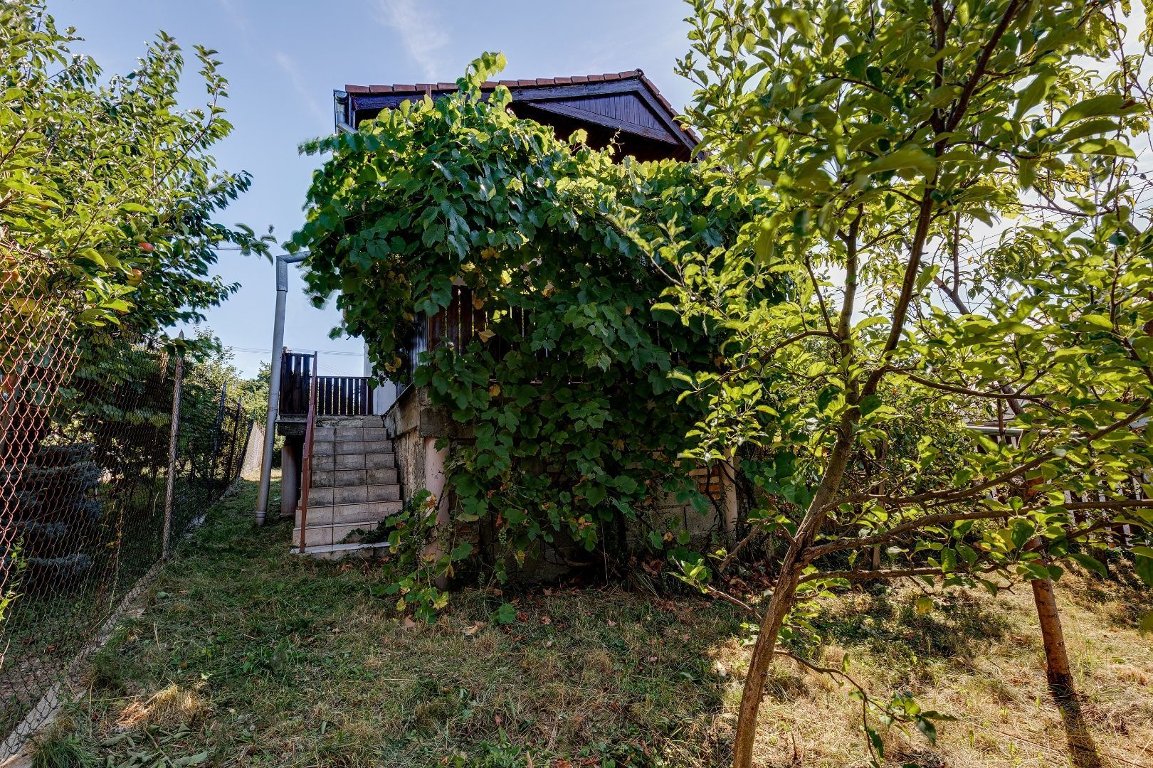 PREDAJ - Rekreačný dom s možnosťou celoročného bývania v lokalite Stupava, okres Malacky, konkrétne v záhradkárskej osade Lintávy