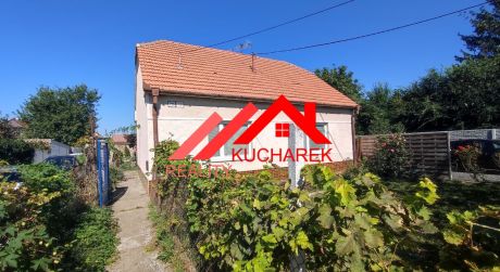 Kuchárek-real: Ponúka 4-izbový  rodinný dom v Blatnom na pozemku 668m2.