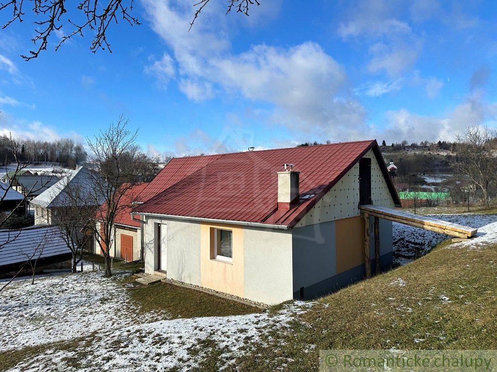 Zrekonštruovaný dom v horskej obci Ďubakovo blízko lyžiarskeho strediska