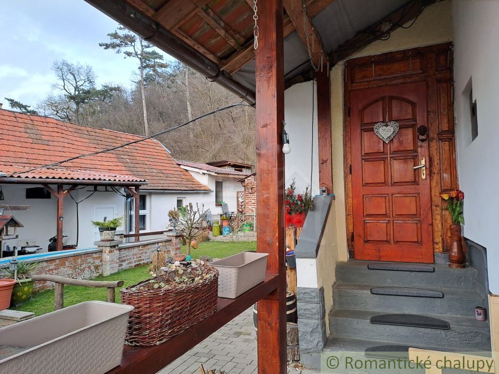 Na predaj dva rodinné domy v obci Nemčiňany