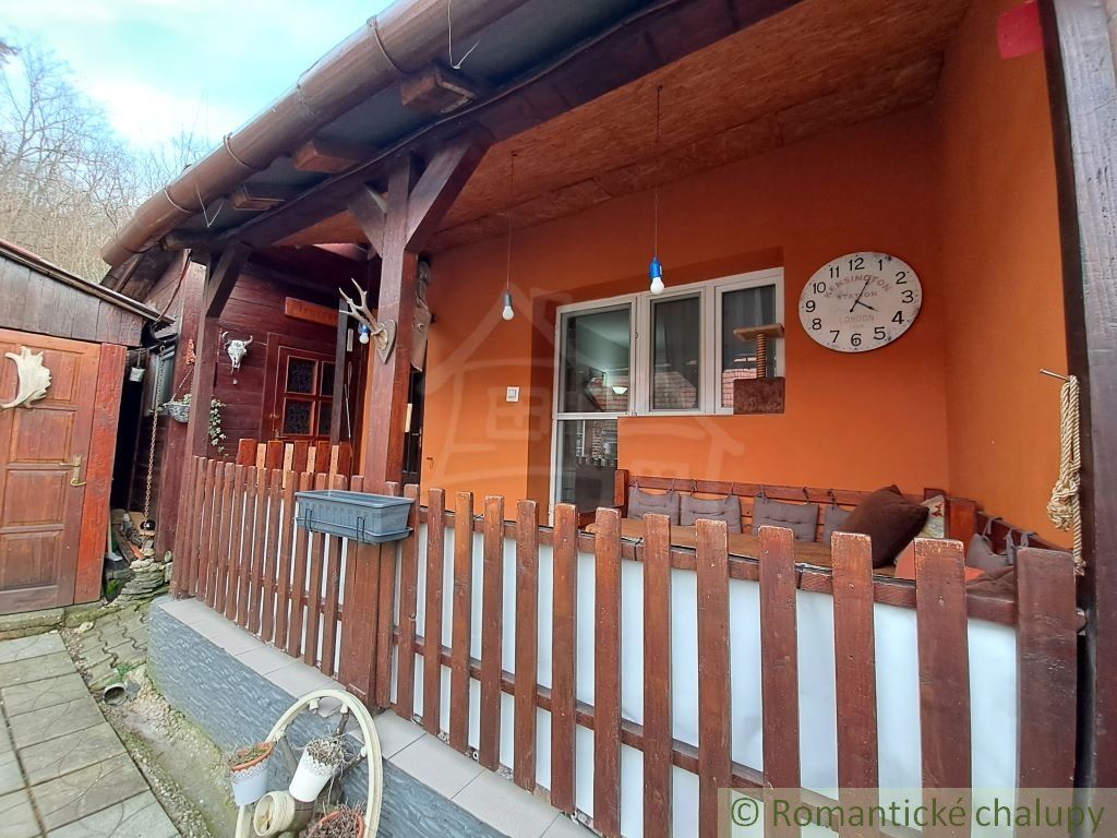 Na predaj dva rodinné domy v obci Nemčiňany