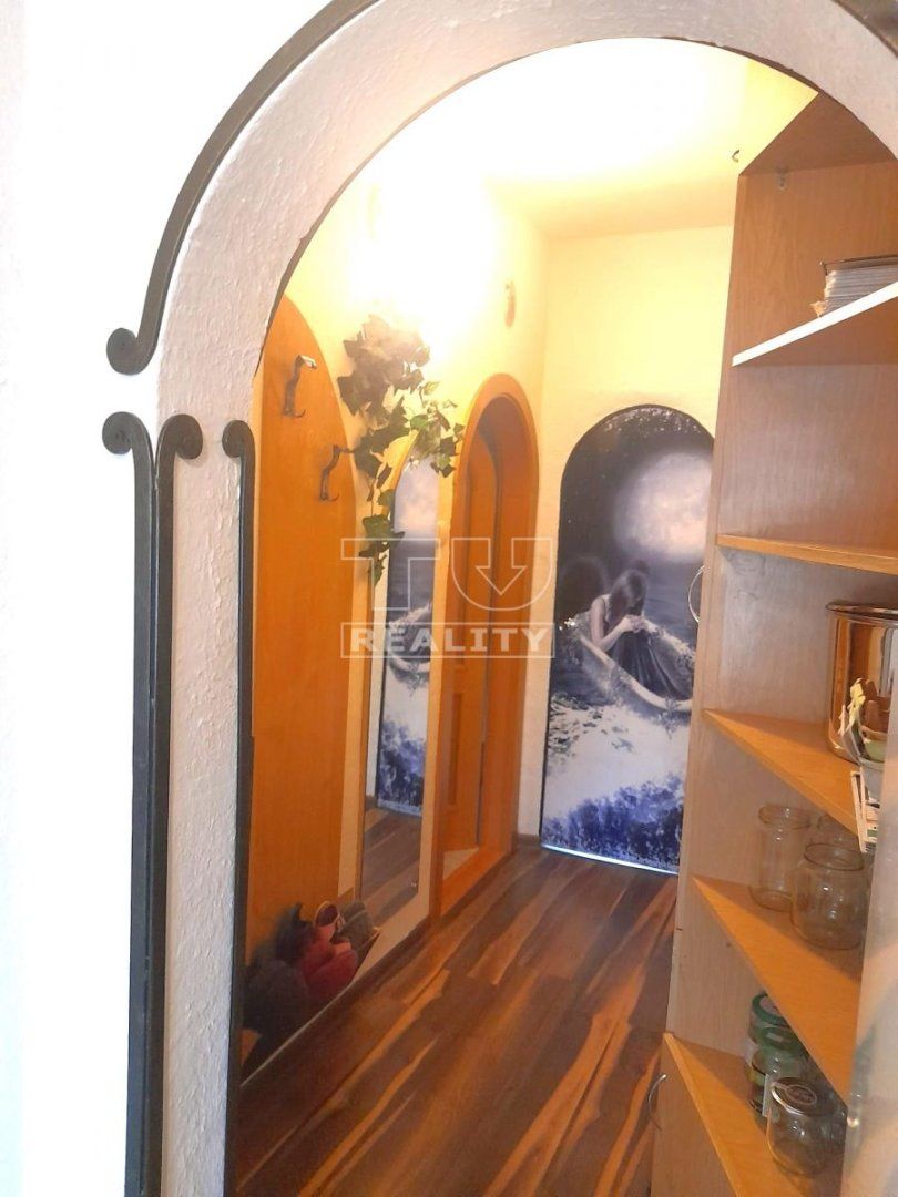 NA PREDAJ kompletne zrekonštruovaný, čiastočne zariadený 2- izbový byt v Prievidzi