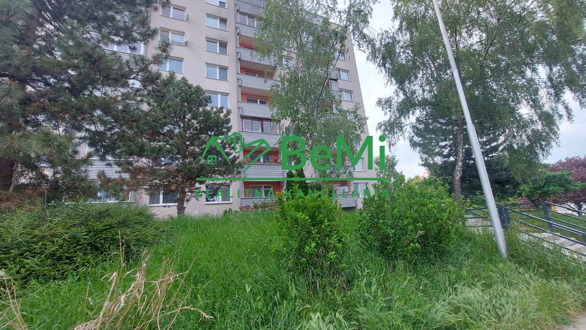 Predaj 3 izbový byt s loggiou, Nitra-Klokočina, Novomeského ul. (182-113-ERF)