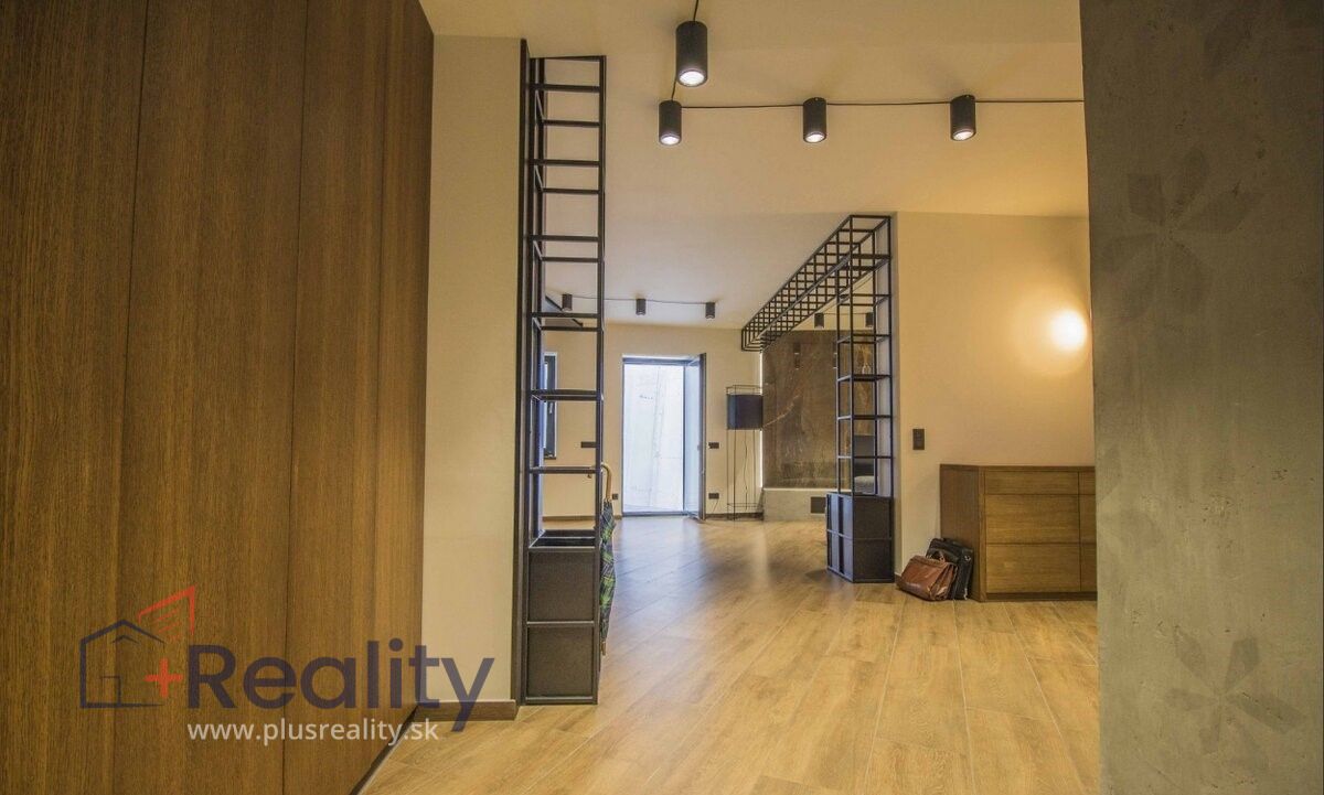 Galéria: PLUS REALITY I  Luxusný, dizajnový 2 izbový byt s terasou v mestskej časti Bratislava Staré mesto na Zámockej ulici na prenájom! 
