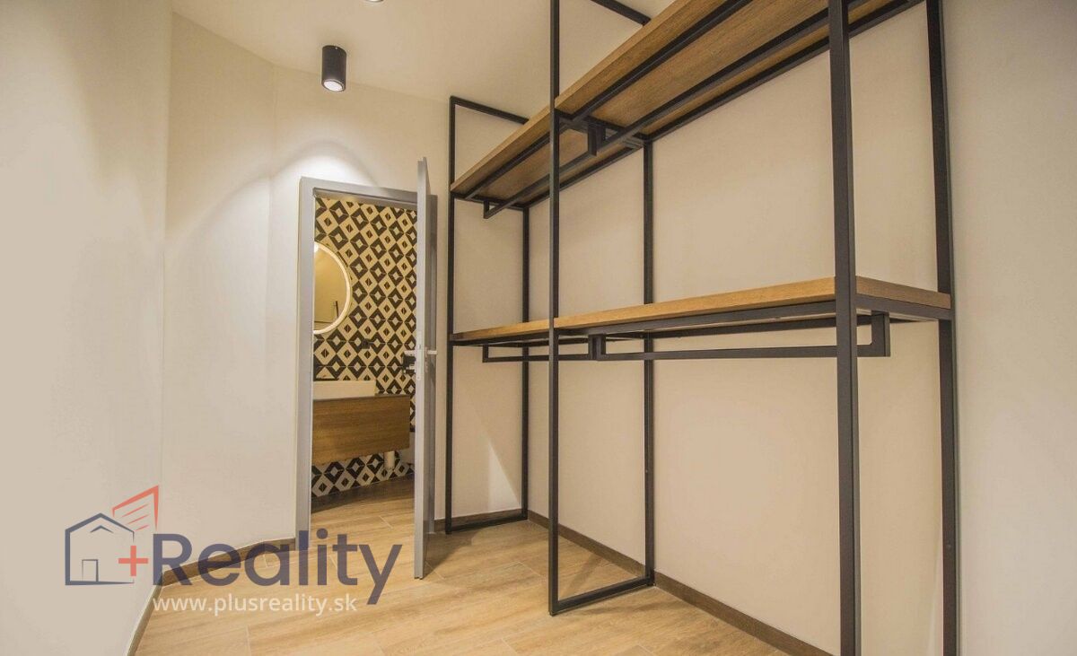Galéria: PLUS REALITY I  Luxusný, dizajnový 2 izbový byt s terasou v mestskej časti Bratislava Staré mesto na Zámockej ulici na prenájom! 