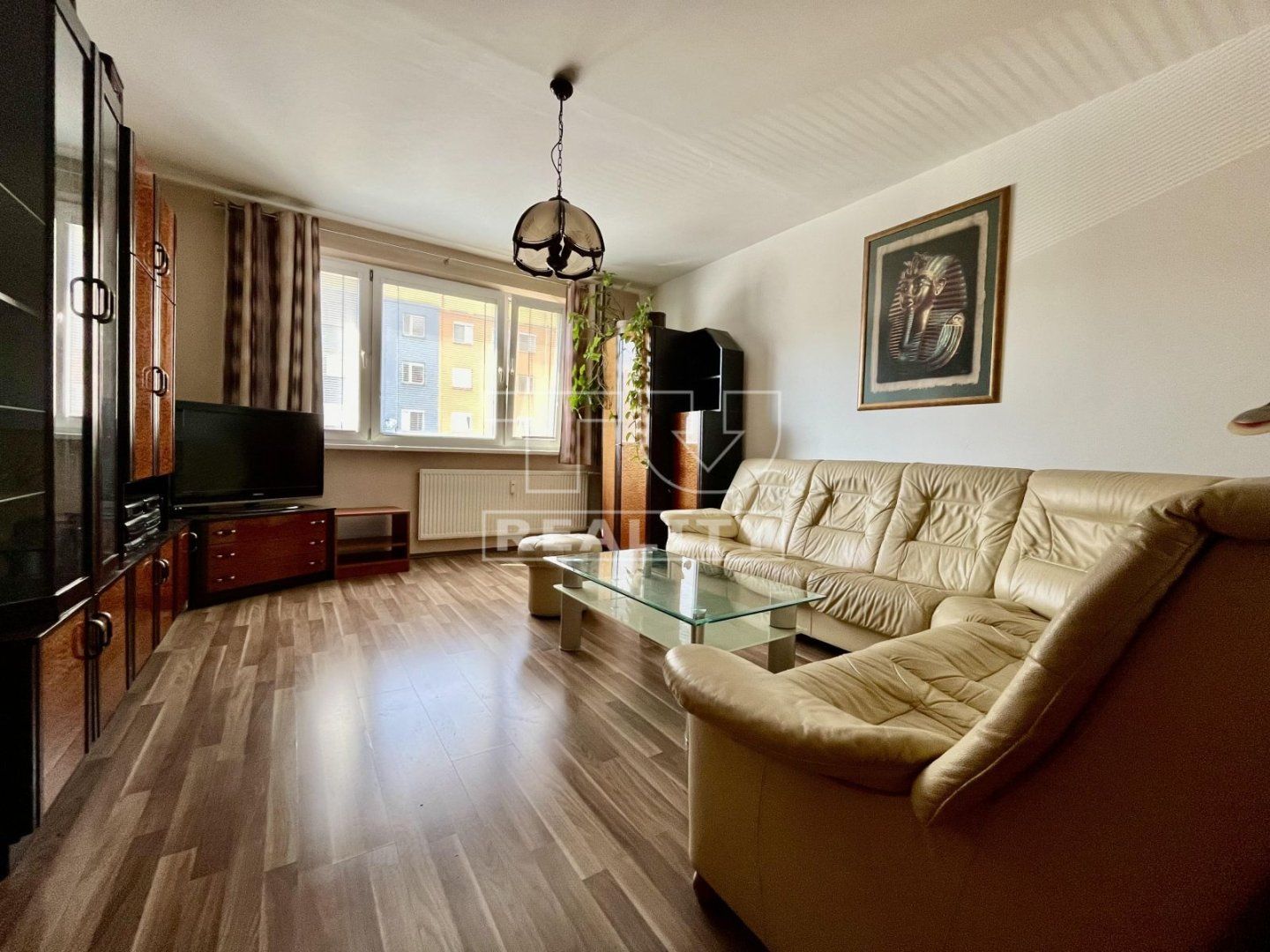 Slnečný 3-izbový byt na začiatku Petržalky orientovaný na 2 svetové strany, 73 m2