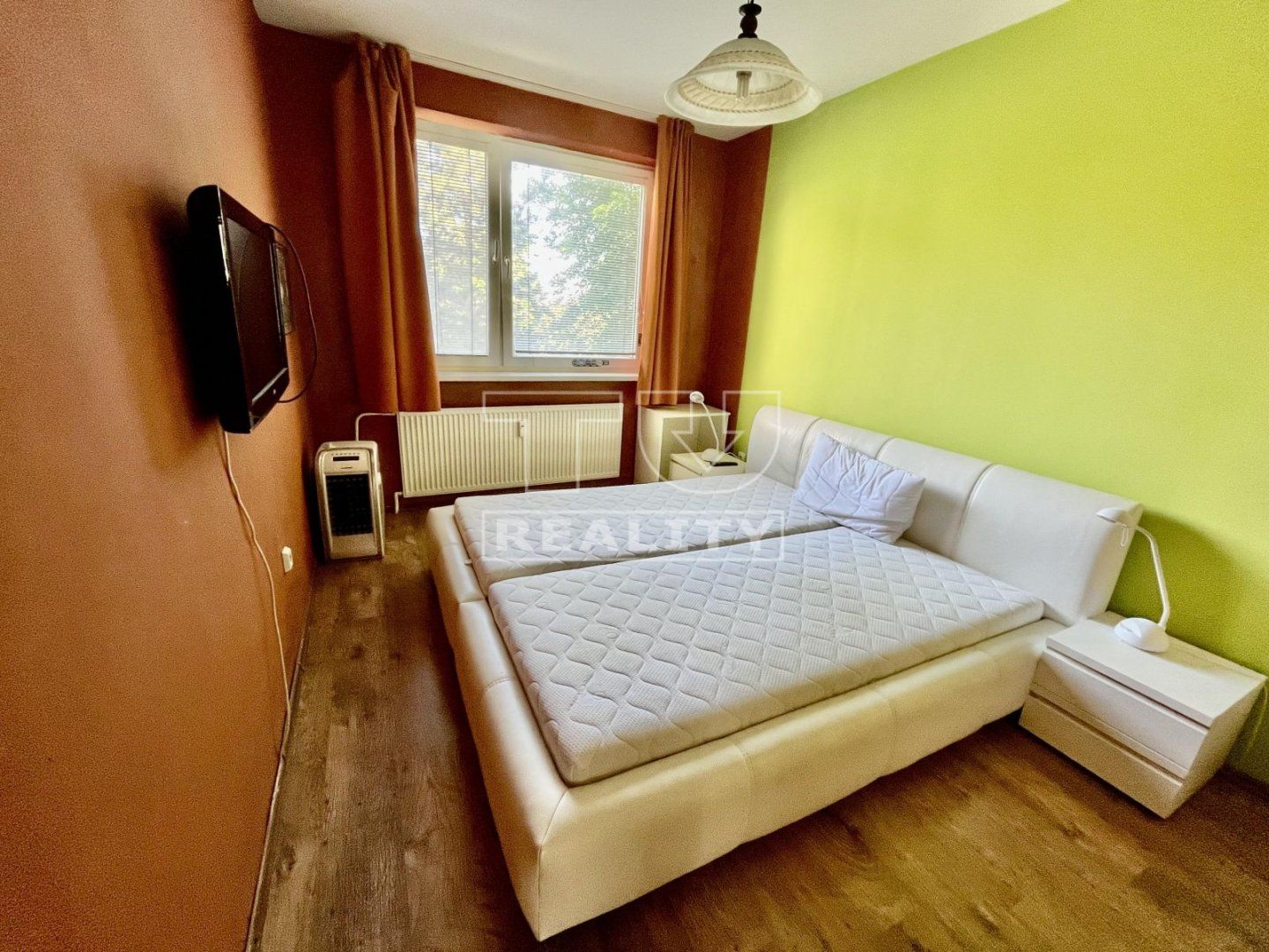 Slnečný 3-izbový byt na začiatku Petržalky orientovaný na 2 svetové strany, 73 m2