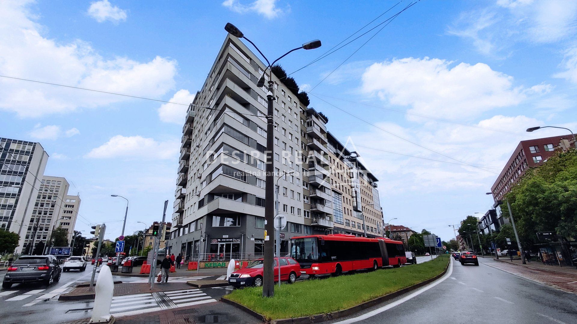 Garáž-Predaj-Bratislava - mestská časť Ružinov-35000.00 €