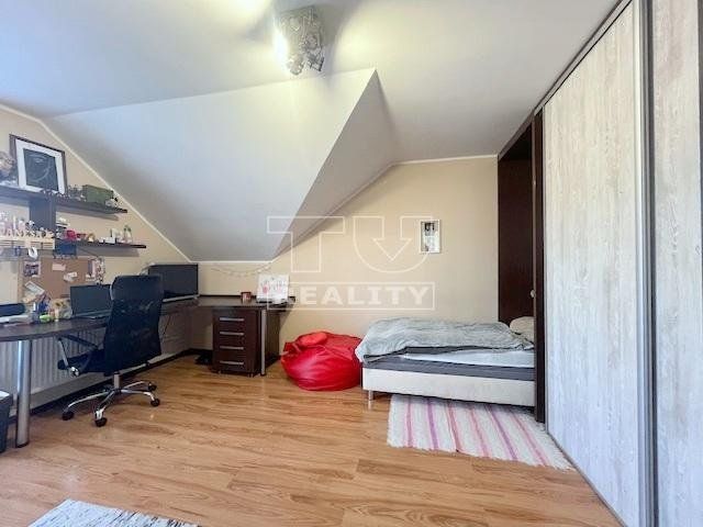 KRÁSNA RODINNÁ VILA S POZEMKOM 930m2 + 2 APARTMÁNY NA PRENÁJOM - BEŠEŇOVÁ