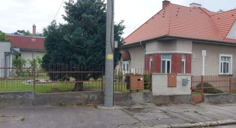 Dva rodinné domy v Poštárskej kolónií pod Zoborom, možnosť sídla firmy