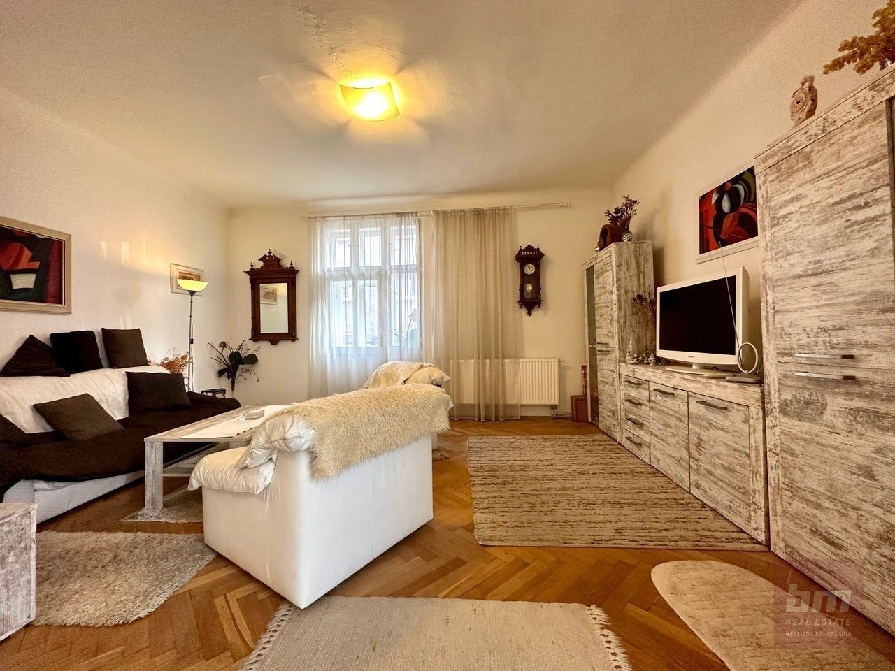 Predaj - Jedinečný  prvorepublikový 3 izbový byt na Pražskej ul.