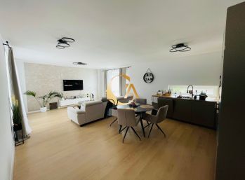 GODDESS & ASSENZIO ponúka na PREDAJ slnečný  2 -izbový byt s terasou-20m2 - na Hradskej ulici – parkovanie v uzavretom areáli