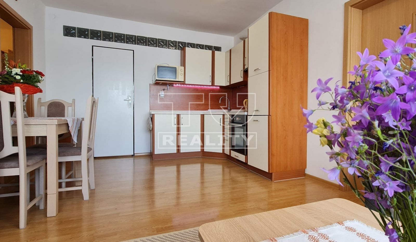 TUreality ponúka na predaj 2-izbový byt v meste Žiar nad Hronom, 51m2