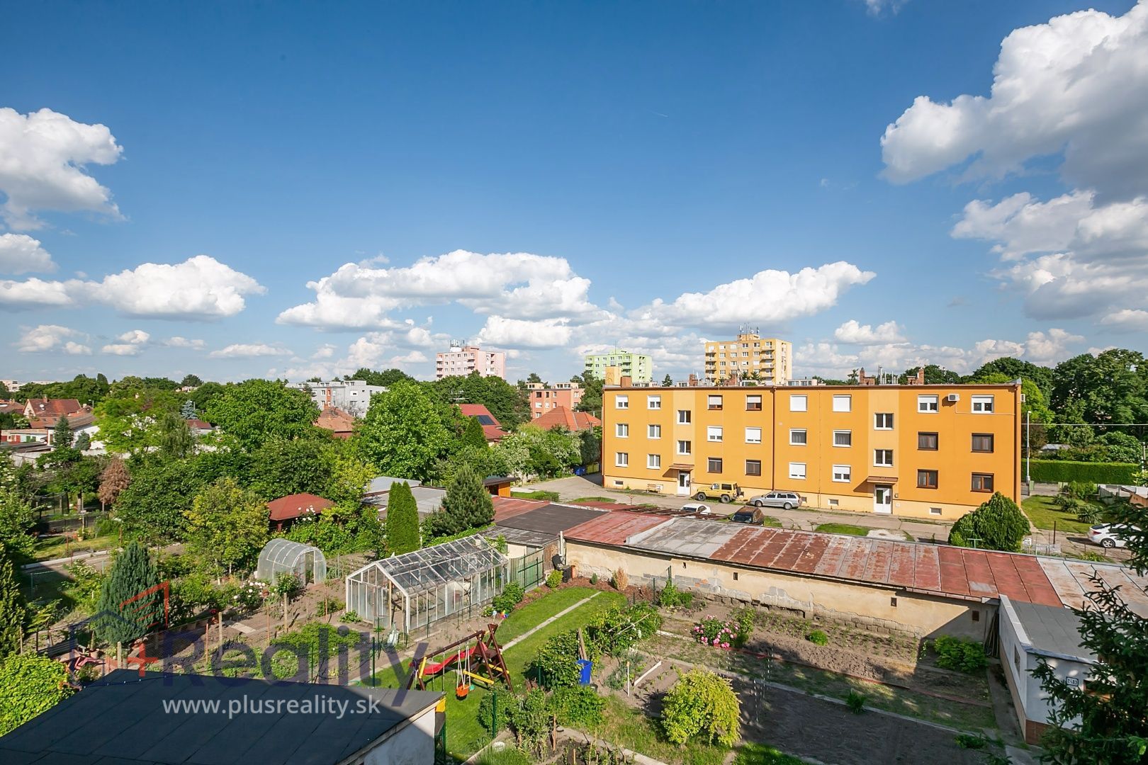 Galéria: PLUS REALITY I  Krásny 4 izbový byt s balkónom a záhradkou v meste Dunajská Streda na predaj! 