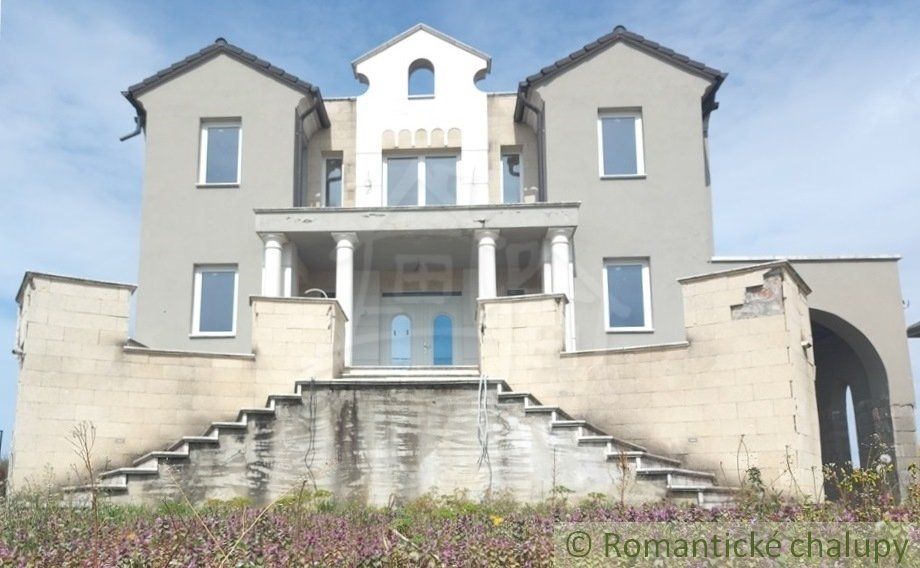 Rodinný dom-Predaj-Moča-300000.00 €