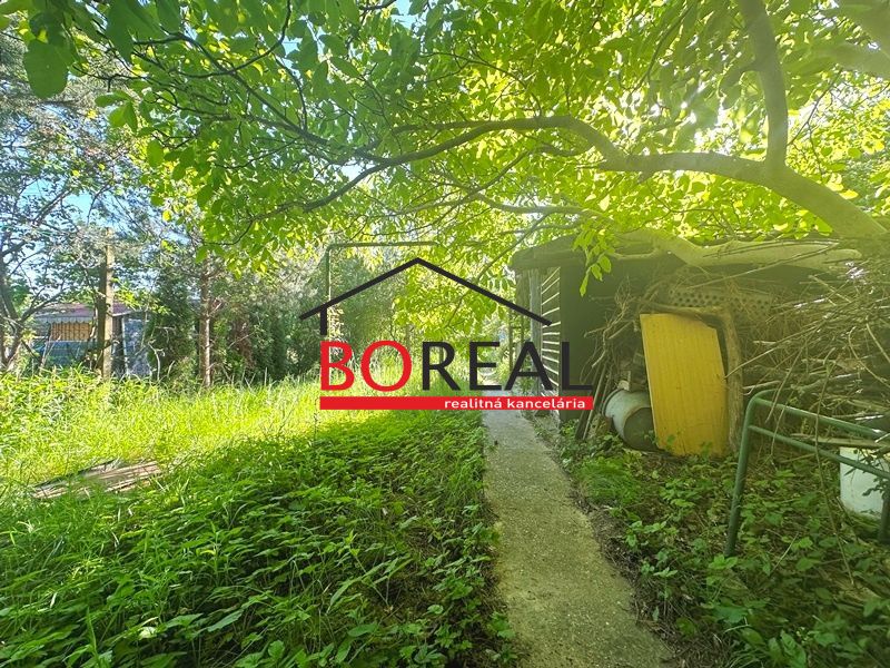 ** RK BOREAL ** Záhrada 372 m2 pre relax a pestovanie v Dúbravke - BA IV.