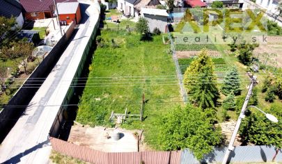 Exkluzívne iba v APEX reality rožný stavebný pozemok v obci Červeník, 450 m2