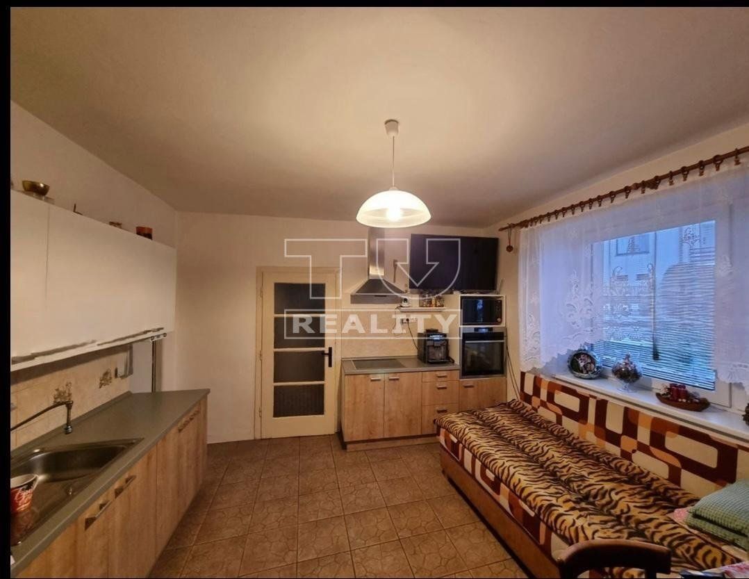 NA PREDAJ RODINNÝ DOM V KRÁSNOM TICHOM PROSTREDÍ, 240m2, TURÁ LÚKA