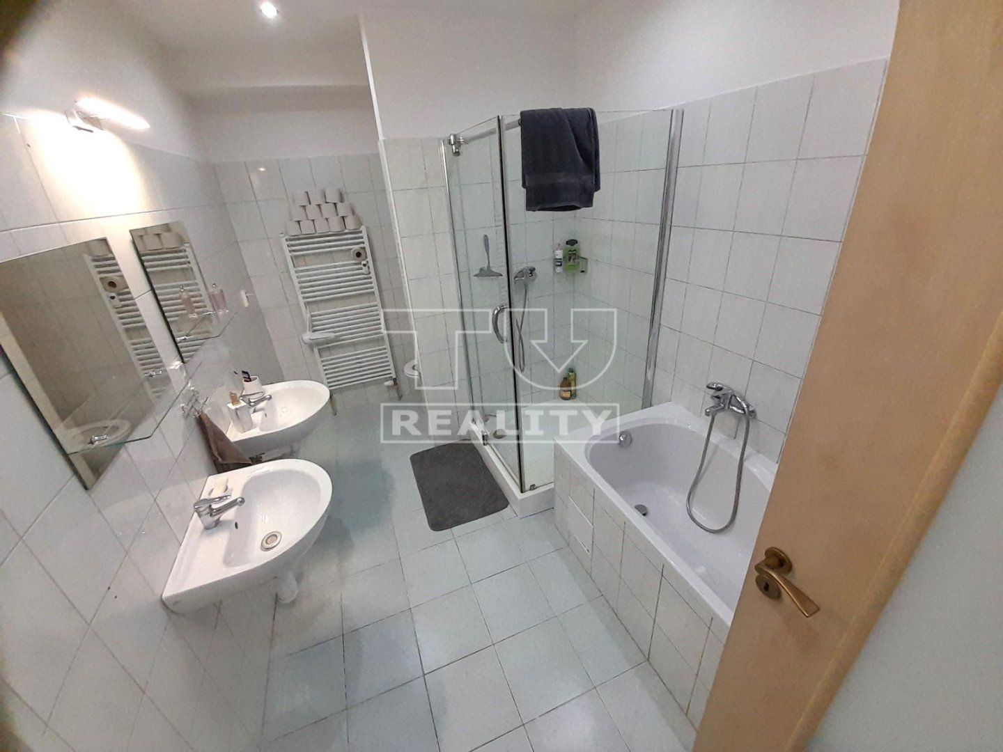 IBA U NÁS 3-IZBOVÝ BYT HLOHOVEC 83m2 + 16m2 terasa