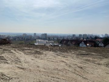 Prémiový stavebný pozemok s výhľadom na Bratislavský hrad v Rači na predaj!