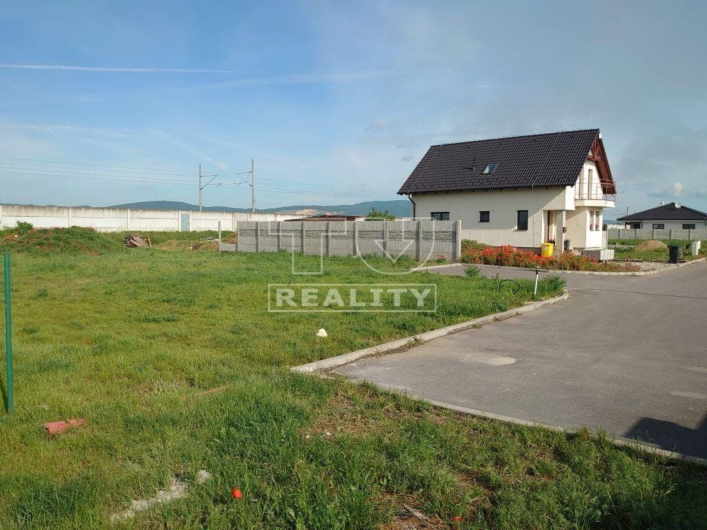 Pozemok pre RD-Predaj-Považany-79900.00 €