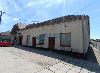 Prenájom - obchodný priestor bývalej predajne Jednoty v obci Kráľová nad Váhom