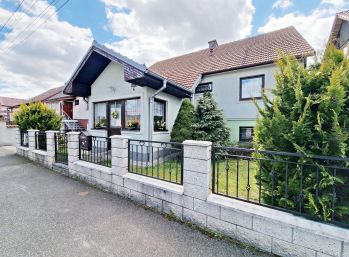 PREDAJ: RODINNÝ DOM, 9 IZIEB, GARÁŽ, POZEMOK 454 m2, POPRAD, TATRY