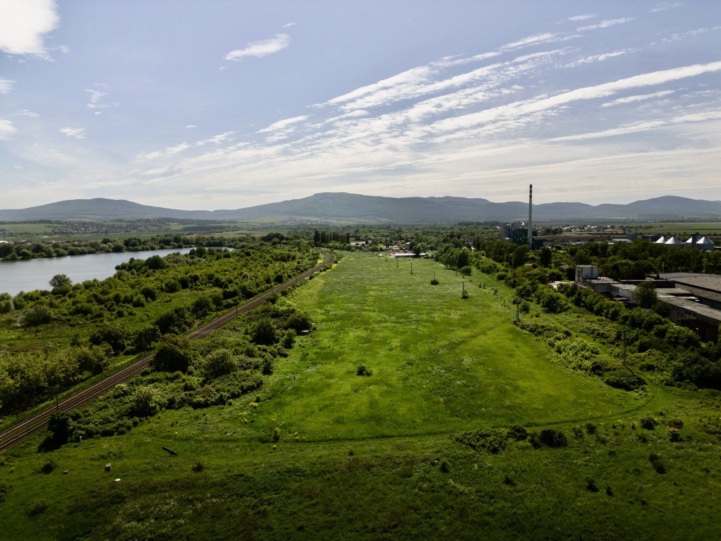 Lukratívny pozemok v priemyselnej zóne Kokšov Bakša 39 351m2