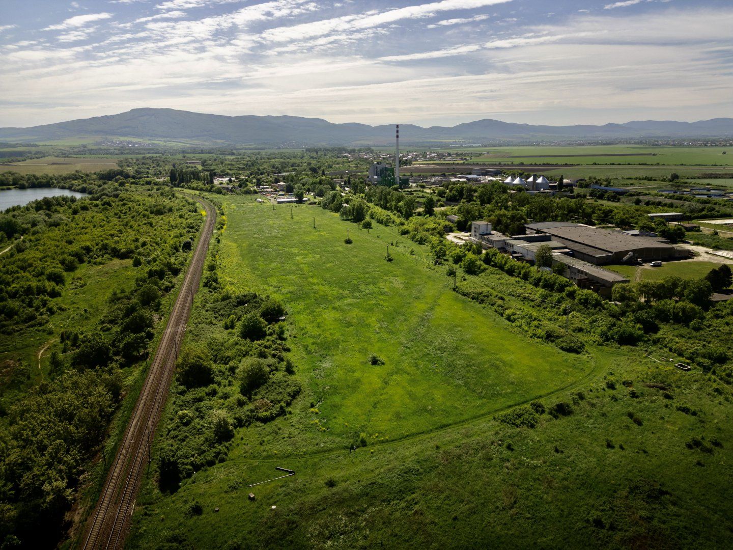 Lukratívny pozemok v priemyselnej zóne Kokšov Bakša 39 351m2