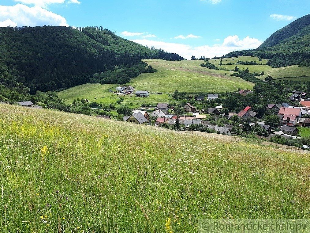 VÄČŠÍ POZEMOK S VÝHĽADOM NAD OBCOU ZÁSKALIE PRI POVAŽSKEJ BYSTRICI NA PREDAJ