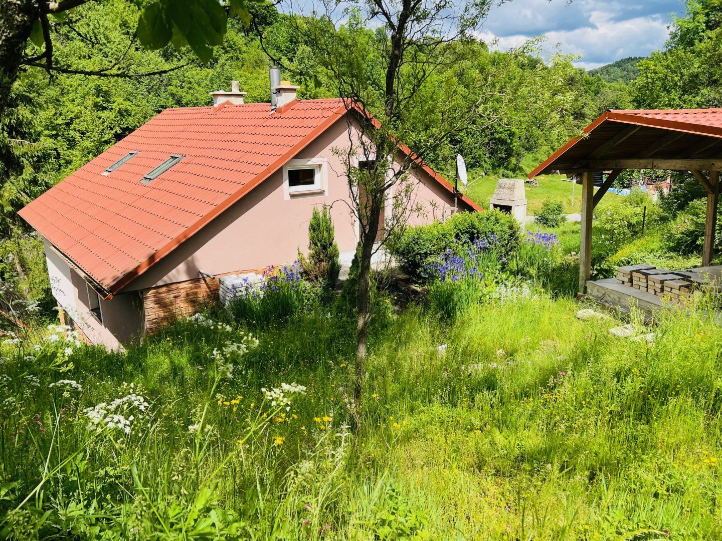 NA PREDAJ RODINNÝ DOM V KRÁSNOM PROSTREDÍ, OBEC MATYSOVÁ