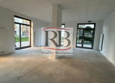 Obchodný priestor v novostavbe vhodný na prevádzku, predajňu, showroom alebo iné