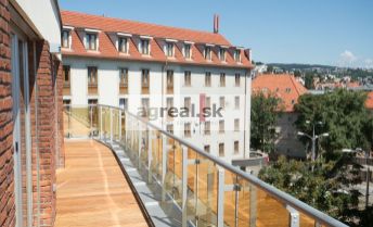 Moderný priestranný 3-izbový byt 180 m² + balkóny 31 m² pri hrade, novostavba,vysoký štandard, parking