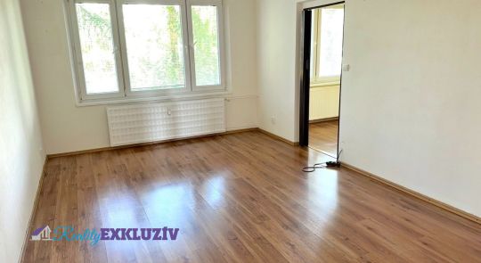 Priestranný 3 izbový byt na predaj s balkónom v meste Lučenec