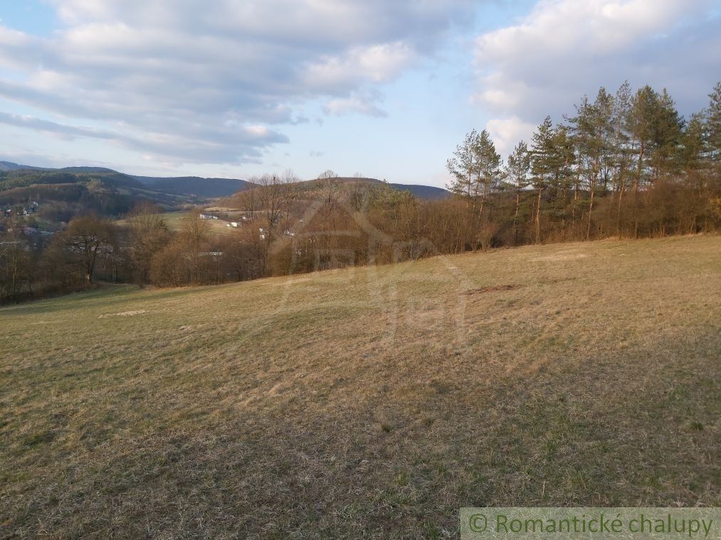 Pozemok s nádhernými výhľadmi v Púchove nad časťou Vieska-Bezdedov na predaj