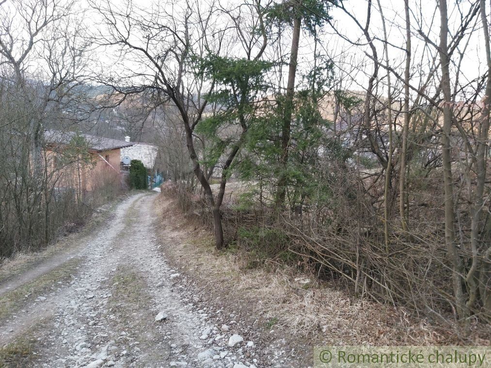 Pozemok s nádhernými výhľadmi v Púchove nad časťou Vieska-Bezdedov na predaj