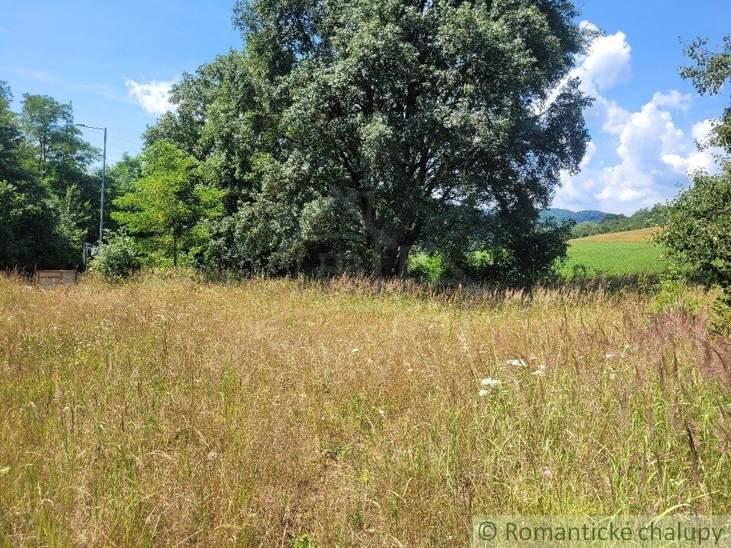 Pozemok na stavbu domu v prirodnom prostredí na okraji obce Dohňany - Mostište pri Púchove