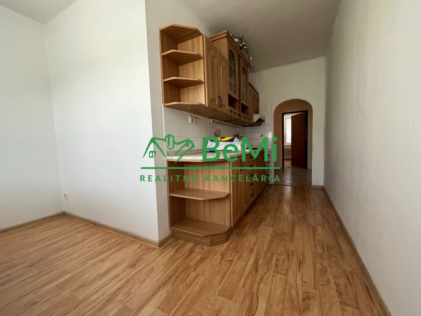 Predaj 3 izbový byt, ZNÍŽENÁ CENA - Nová Baňa (042-113-MIJK)