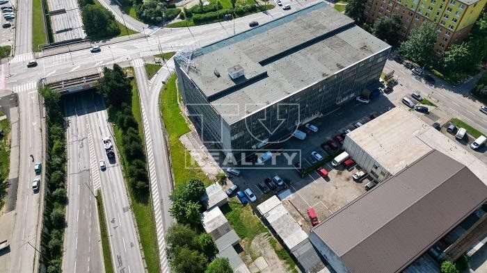 Na predaj podnikateľský priestor v centre mesta Žilina o výmere 74m2, s pozemkom o výmere 590m2(16 parkovacích miest)bonus-garážový box