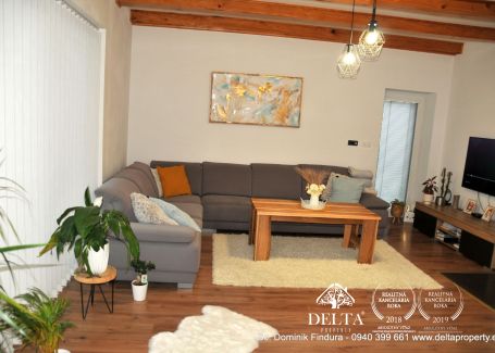 DELTA - Novostavba rodinného domu s veľkým pozemkom a ďalším domom na predaj v obci Rakúsy