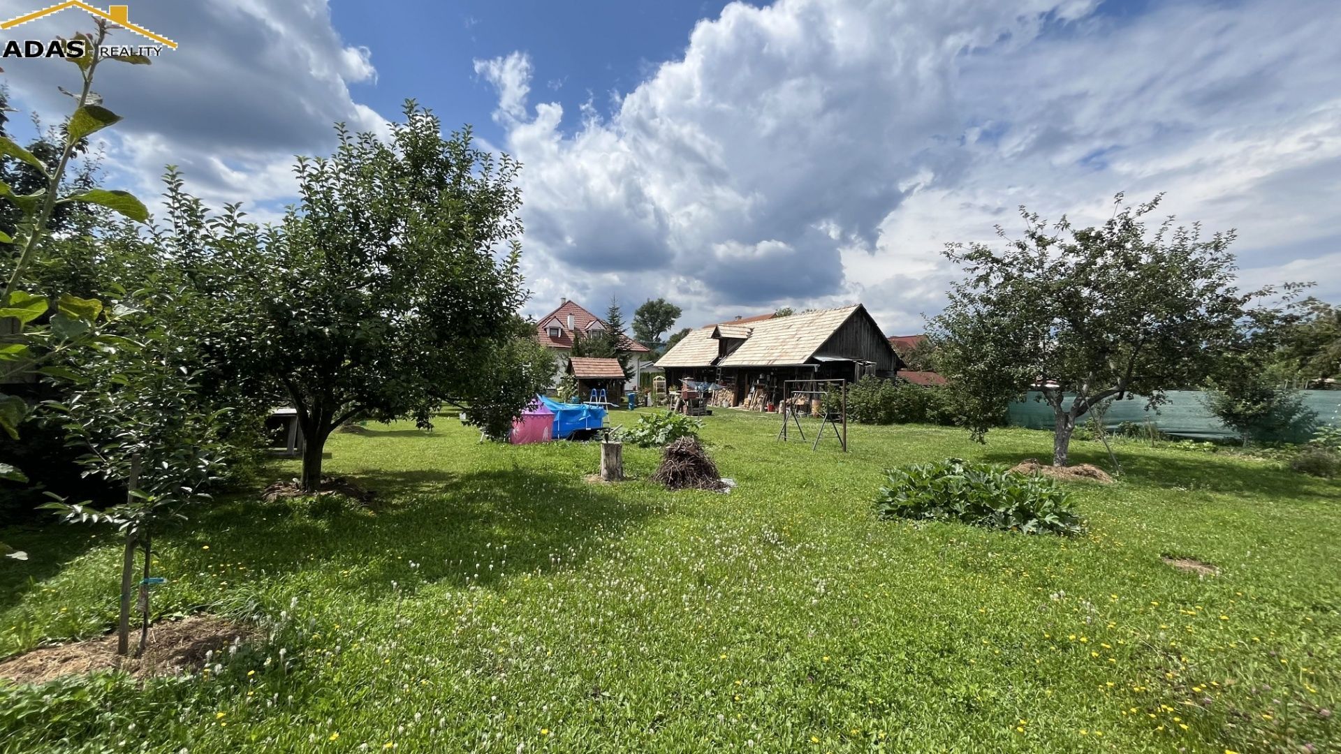 Ponúkam na  predaj  tehlový rodinný dom ktorý sa nachádza pri vstupe do Slovenského raja v obci Betlanovce.