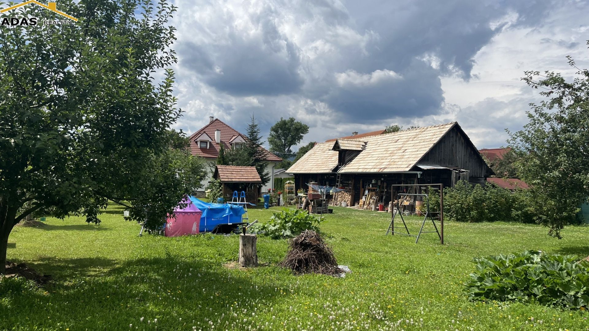 Ponúkam na  predaj  tehlový rodinný dom ktorý sa nachádza pri vstupe do Slovenského raja v obci Betlanovce.