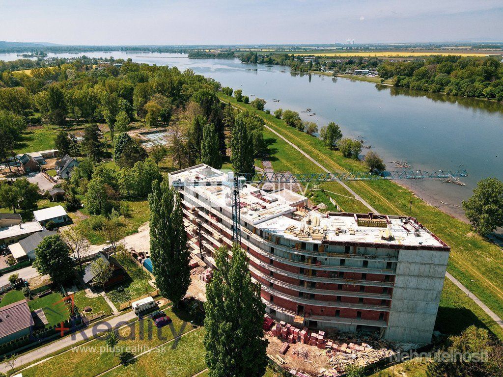 Galéria: PLUS REALITY I 1 izbový apartmán s terasou v projekte BlueWave Riverside Piešťany na predaj! 