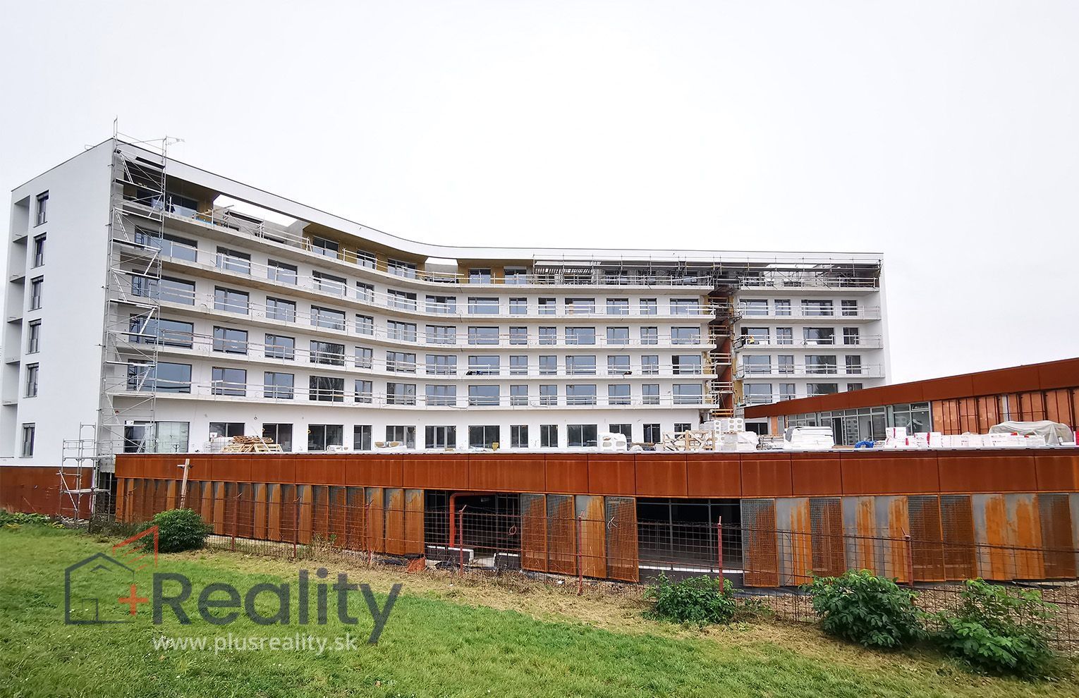 Galéria: PLUS REALITY I 1 izbový apartmán s terasou v projekte BlueWave Riverside Piešťany na predaj! 