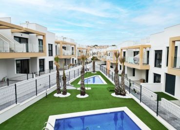 Dvoj a trojizbové apartmány v rezidenčnej oblasti Villamartin, Costa Blanca